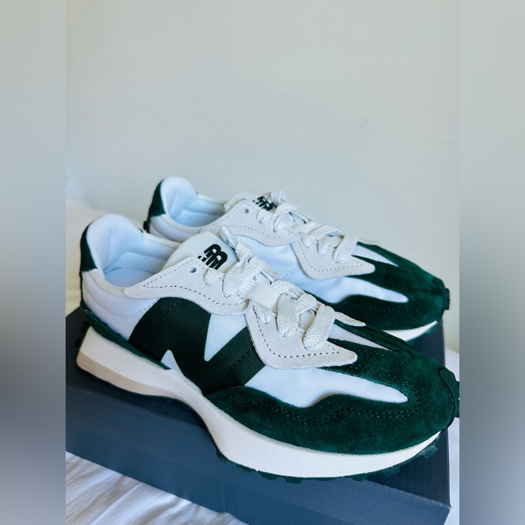 Brand New Womens New Balance 327